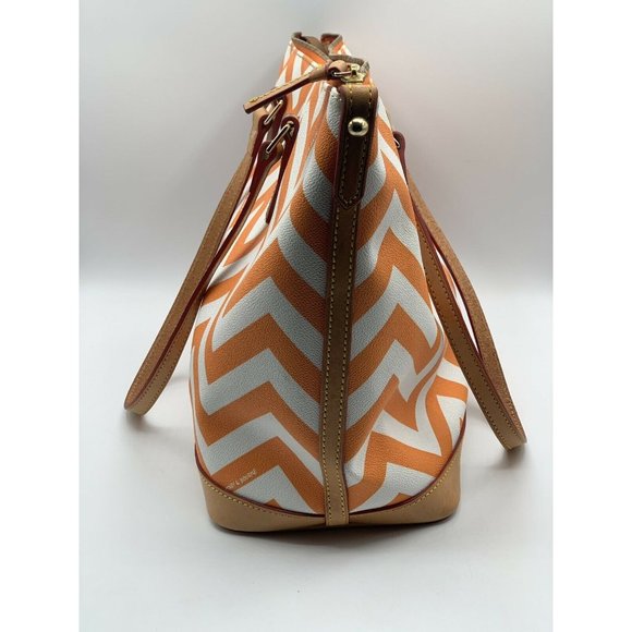 DOONEY & BOURKE: EUC; CHEVRON BAILEY TASSEL TOTE WITH WALLET - XLARGE CARRYALL - Picture 4 of 8